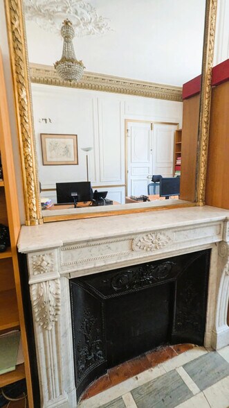 More Photos Of 90 Rue D'Amsterdam, Paris Office For Sale