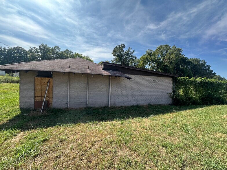 More Photos Of 3145 N Watkins St, Memphis General Retail For Sale