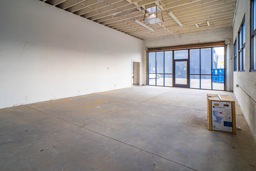 More Photos Of 914 S Main St, Las Vegas Restaurant For Lease