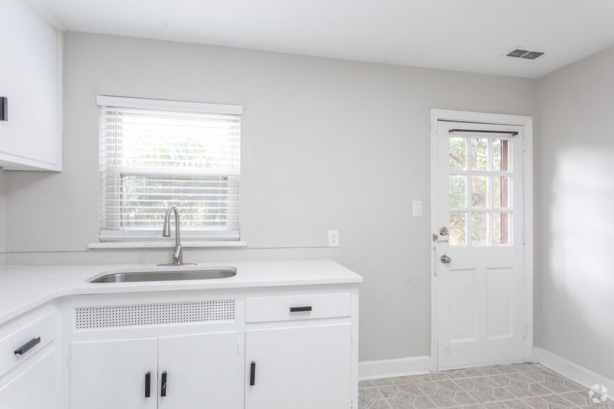 More Photos Of 1107-1117 W Rowan St, Fayetteville Apartments For Sale
