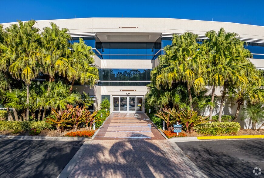 More Photos Of 100 Paramount Dr, Sarasota Office For Lease