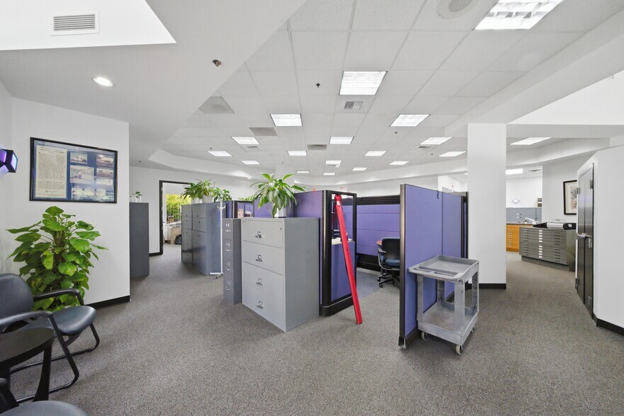 More Photos Of 975 Campus Dr, Mundelein Light Manufacturing For Sale