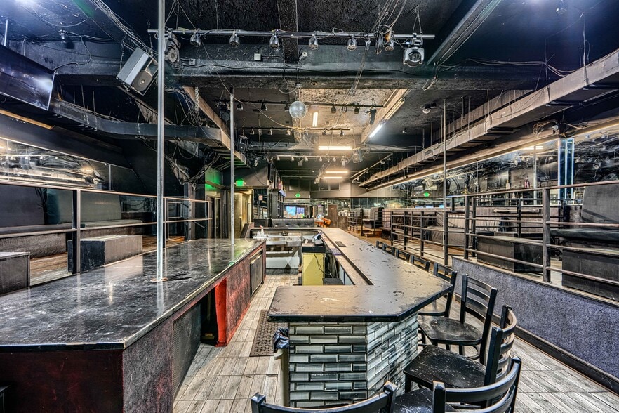 More Photos Of 414-416 E Baltimore St, Baltimore Bar For Sale