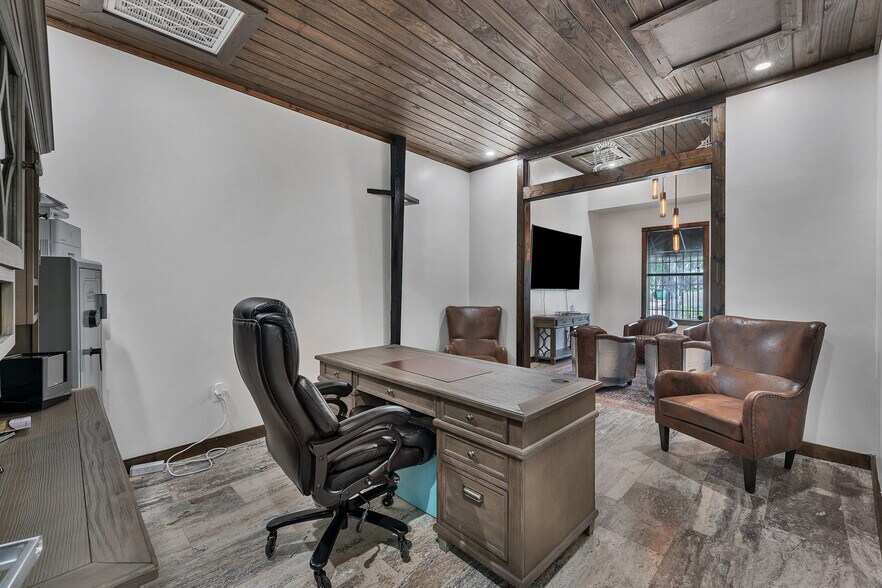 More Photos Of 1717 E 5th Ave, Tampa Warehouse For Sale