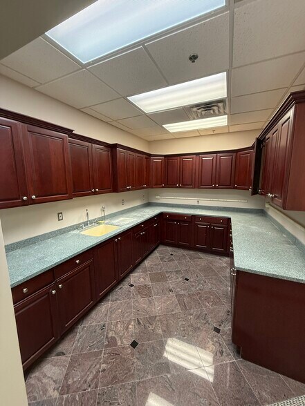 More Photos Of 39525 14 Mile Rd, Novi Medical For Lease