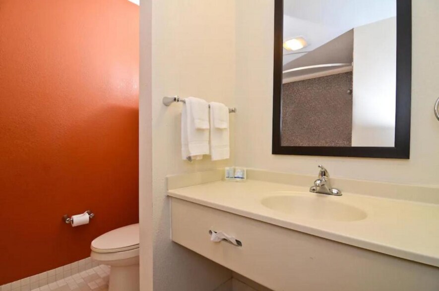 More Photos Of 140 Venita Dr, O'Fallon Hotel For Sale