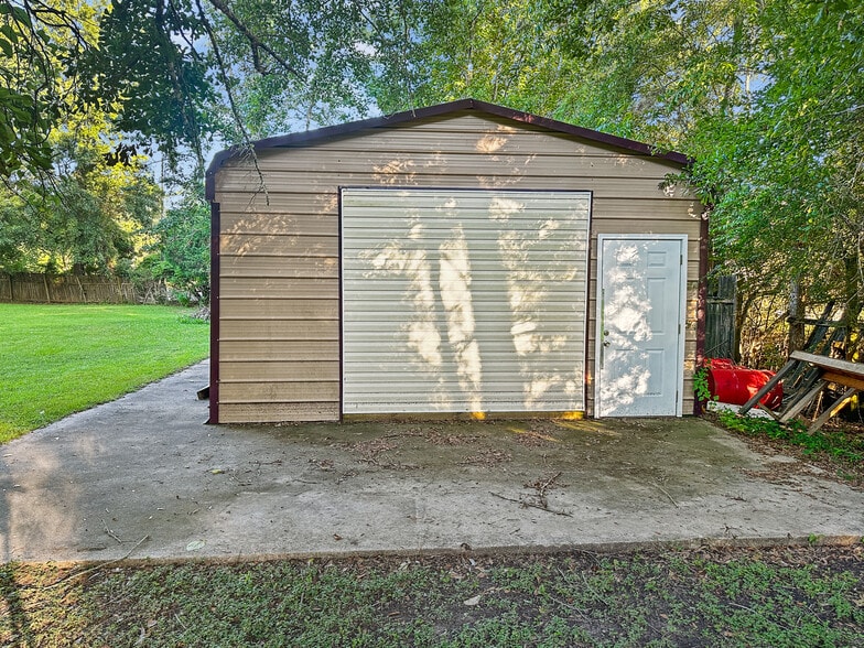 More Photos Of 1505 S Hwy 95A, Cantonment Freestanding For Sale