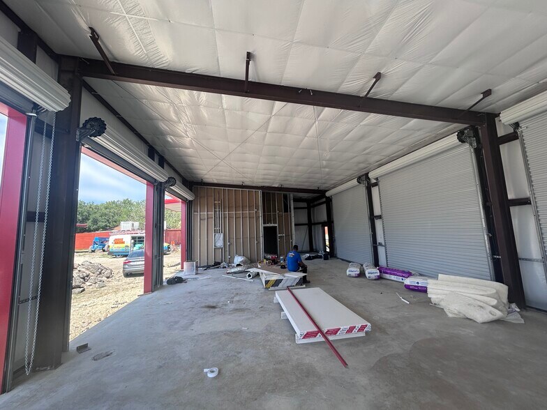 More Photos Of 13807 Bulverde Rd, San Antonio Flex For Sale