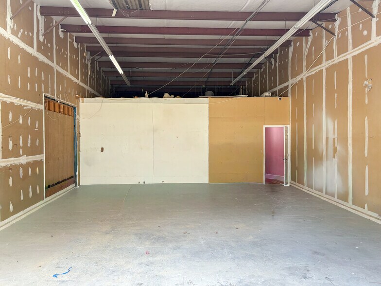 More Photos Of 622 Old Trolley Rd, Summerville Storefront For Lease