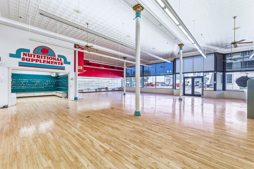 More Photos Of 29 S Chadbourne St, San Angelo Drugstore For Sale