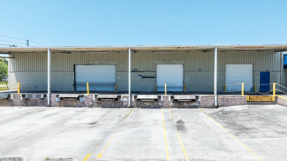 More Photos Of 2715 Crystal Lake Acres Dr, Lakeland Warehouse For Sale