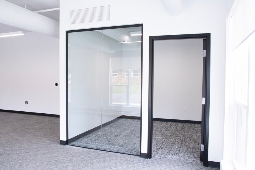 More Photos Of 27 S Squirrel Rd, Auburn Hills Coworking Space