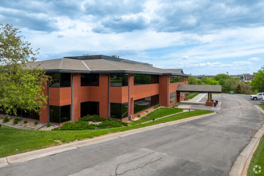 More Photos Of 11837 Miracle Hills Dr, Omaha Office For Lease