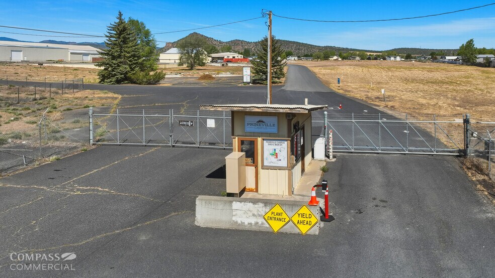 More Photos Of 1948 N Main St, Prineville Manufacturing For Lease