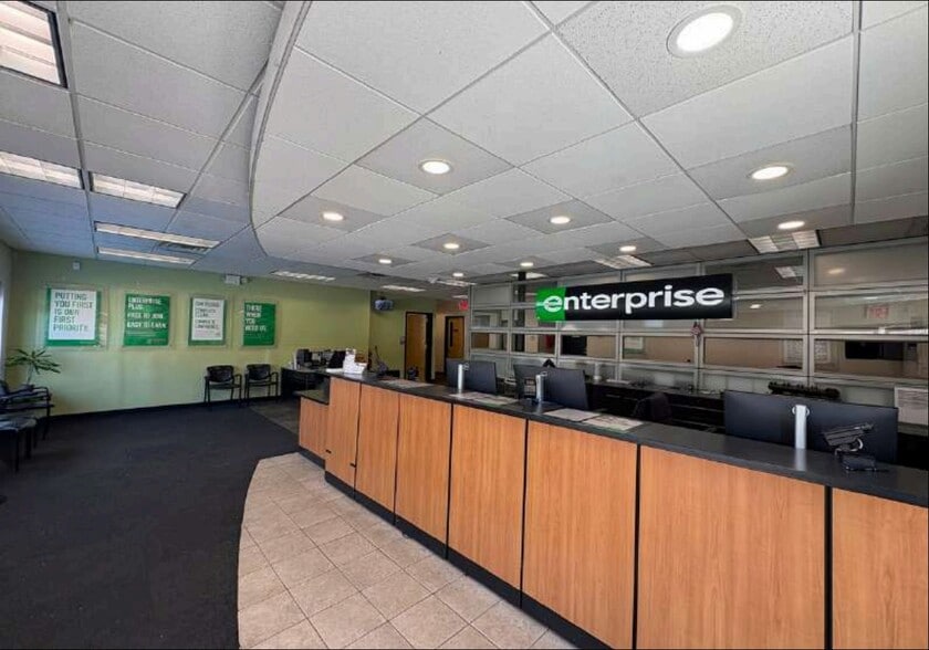 More Photos Of 324 E Main St, Smithtown Freestanding For Sale