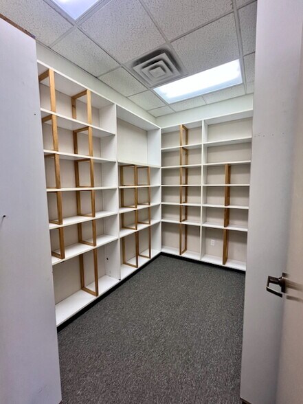 More Photos Of 6431 W Sahara Ave, Las Vegas Loft Creative Space For Lease