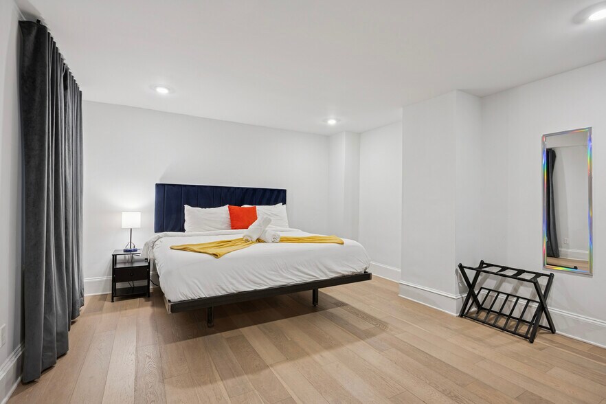 More Photos Of 1325 Spruce St, Philadelphia Hotel For Sale