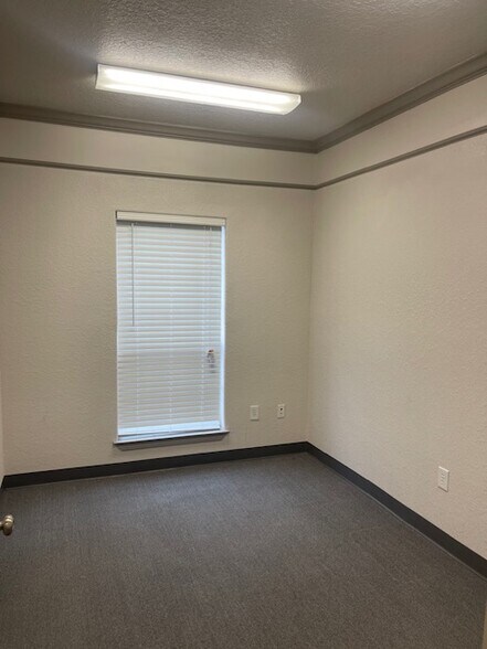 More Photos Of 1700 FM 517 Rd E, Dickinson Loft Creative Space For Lease