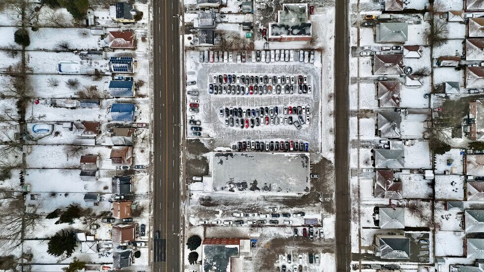 More Photos Of 188 Park Rd S, Oshawa Service For Sale