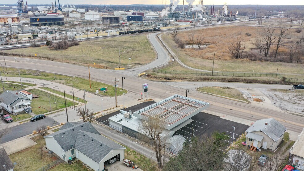 More Photos Of 711 S Central Ave, Roxana General Retail For Sale