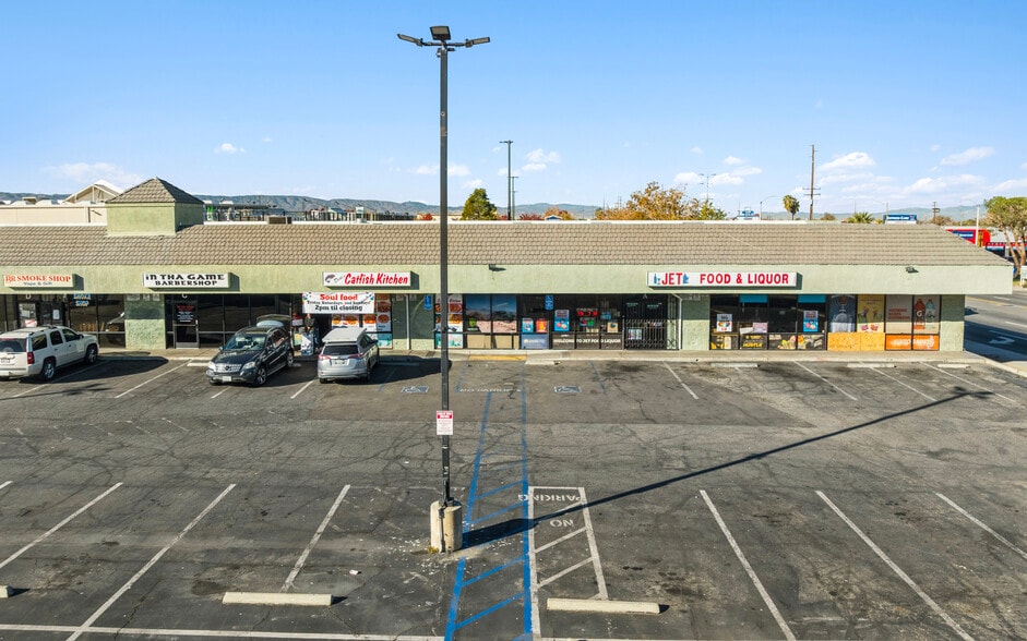 More Photos Of 43535 Gadsden Ave, Lancaster Unknown For Lease