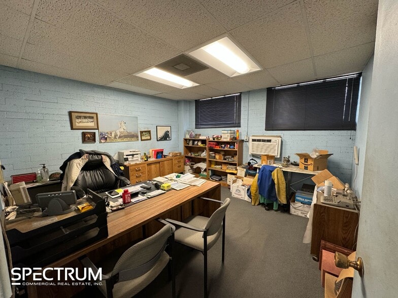 More Photos Of 7621 Hayvenhurst Ave, Van Nuys Light Manufacturing For Lease