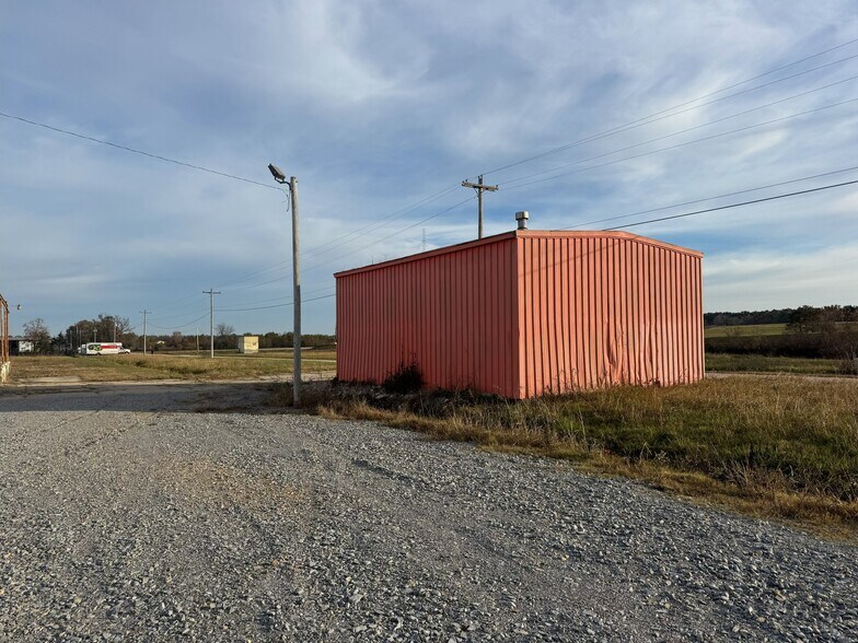 More Photos Of E Harper St, Poplar Bluff Warehouse For Lease