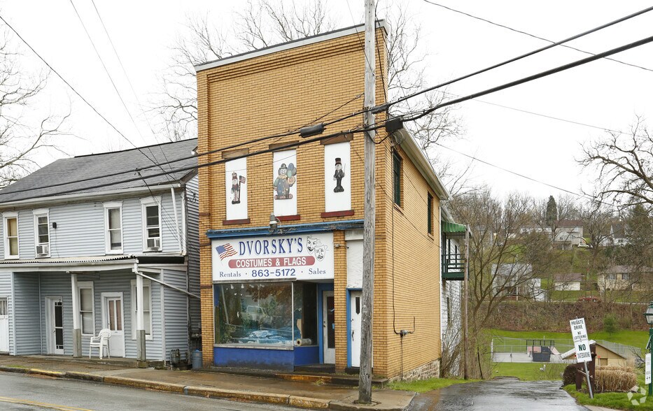 More Photos Of 47 Main St, Manor Storefront Retail Office For Lease