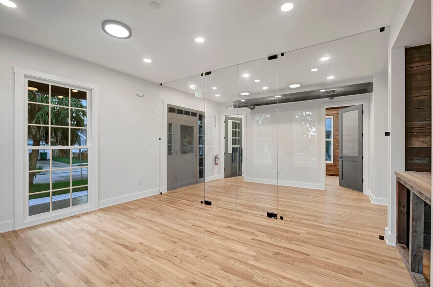 More Photos Of 2111 Cleveland St, Tampa Office For Sale