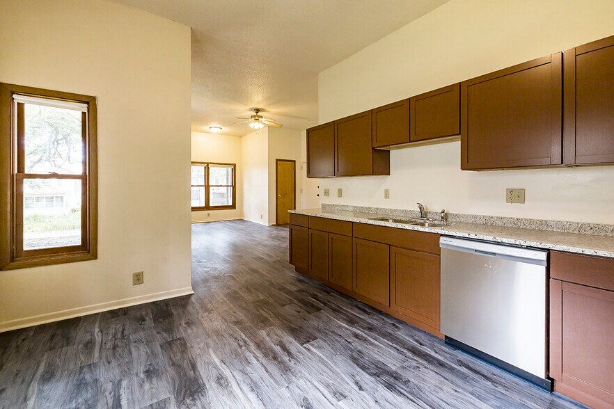 More Photos Of 1910 Feronia Ave, Saint Paul Apartments For Sale