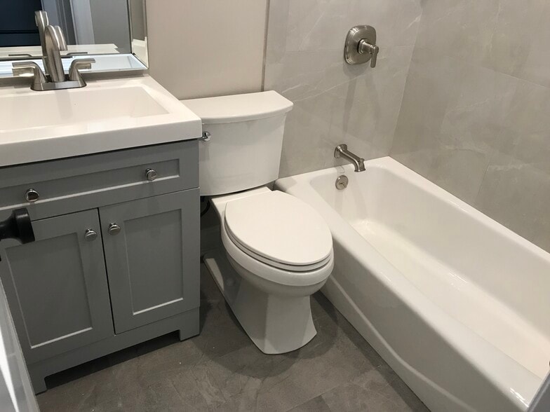 More Photos Of 251 Main St, Northport Storefront For Sale