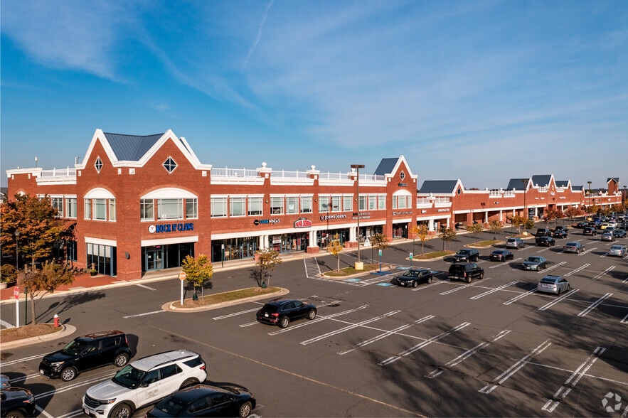 Primary Photo Of 44110 Ashburn Shopping Plz, Ashburn General Retail For Lease