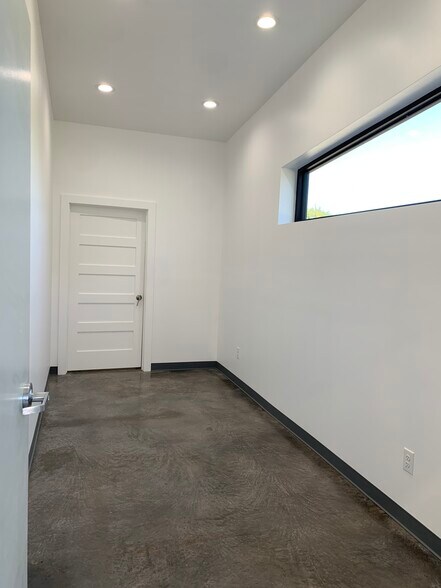 More Photos Of 10819 Paulus Dr, Houston Industrial For Sale