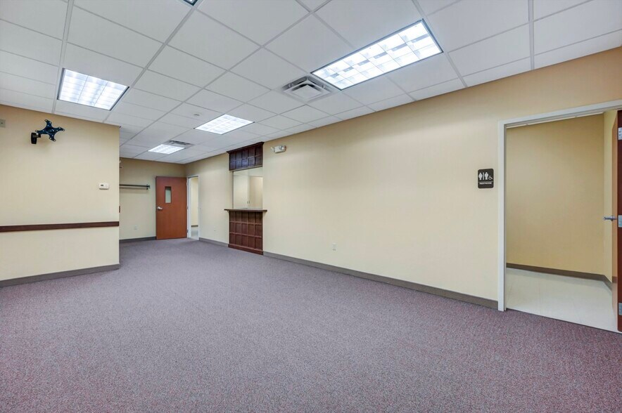 More Photos Of 1110 Clay Ave, Dunmore Medical For Lease