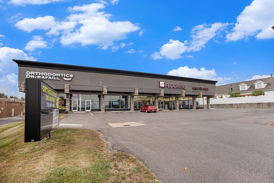 More Photos Of 1854 S Rochester Rd, Rochester Hills Storefront For Lease