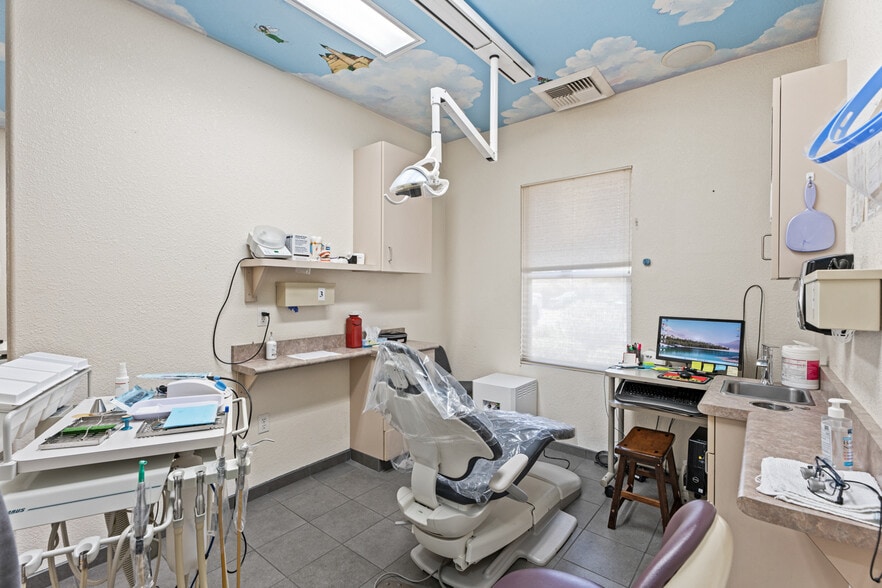 More Photos Of 16 W Valley St, Willits Office For Lease