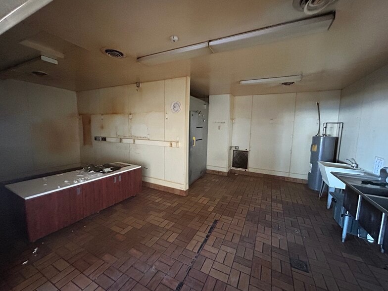 More Photos Of 201 W Highway 30, Toledo General Retail For Sale