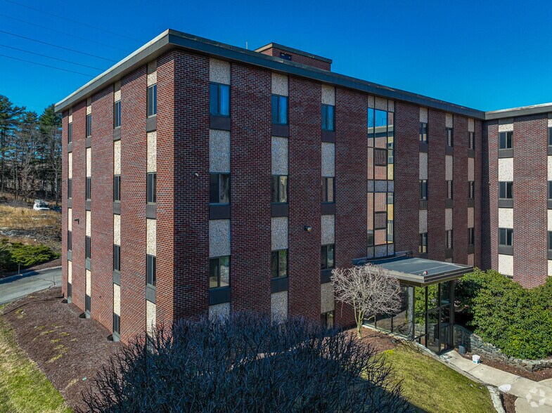 More Photos Of 395 Totten Pond Rd, Waltham Unknown For Lease