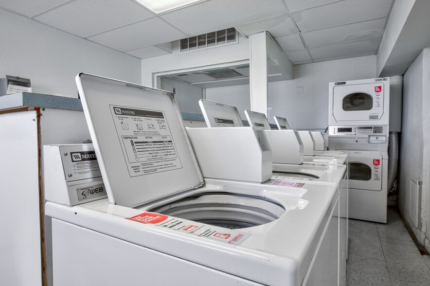 More Photos Of 200 S 8th St, Las Vegas Apartments For Sale