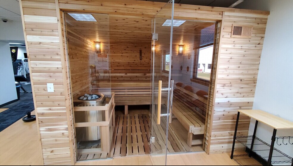 More Photos Of 7103 Chancellor Dr, Cedar Falls Office For Lease