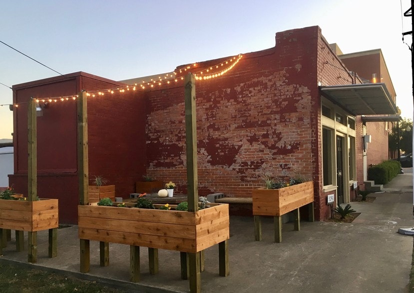 More Photos Of 201 E Main St, Waxahachie Office For Lease