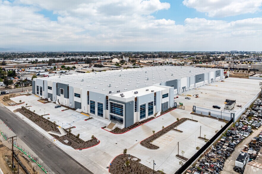 More Photos Of 14801 Slover Ave, Fontana Warehouse For Lease