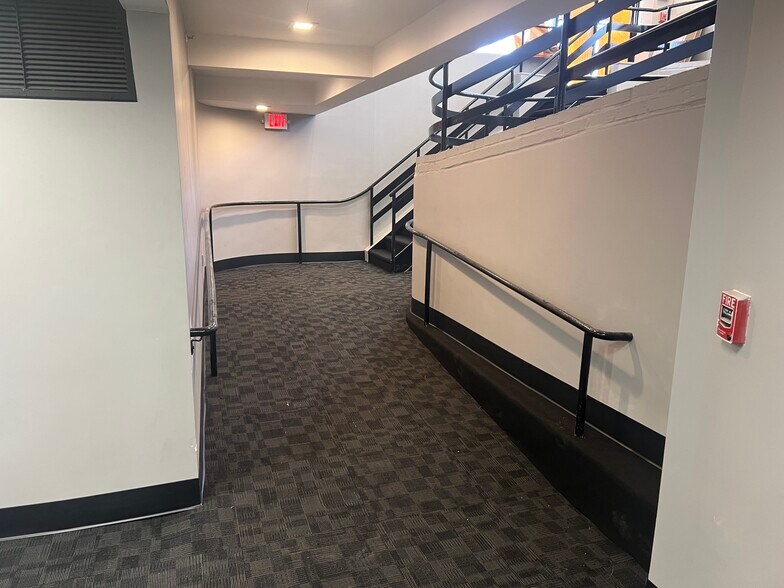 More Photos Of 310 Merrick Rd, Rockville Centre Storefront For Lease