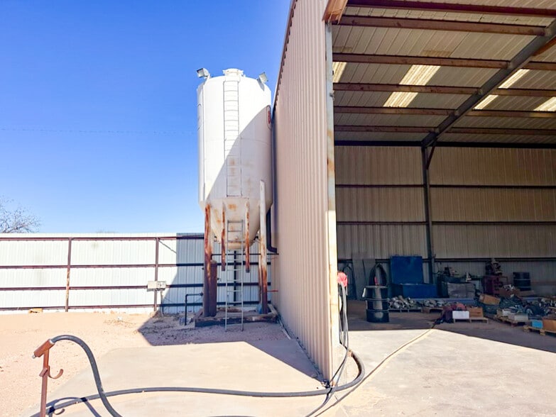 More Photos Of 604 Collins ave, Midland Warehouse For Sale