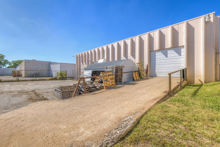More Photos Of 6580 E Skelly Dr, Tulsa Manufacturing For Sale