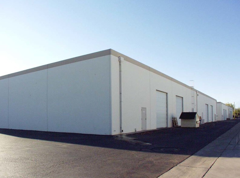 More Photos Of 5050-5056 S 40th St, Phoenix Warehouse For Lease