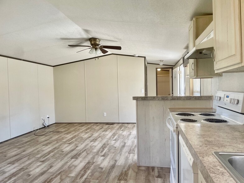 More Photos Of 1524 16th St, Rockport Manufactured Housing Mobile Home Park For Sale