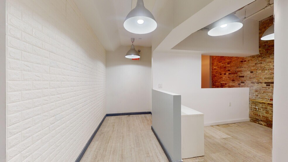 More Photos Of 20 Warren St, New York Medical For Lease