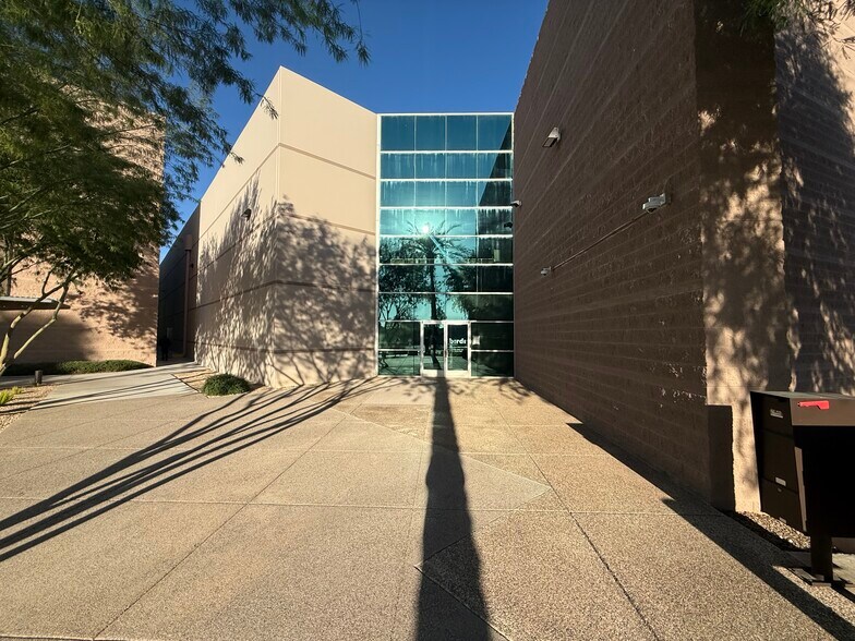 More Photos Of 8060 S Kyrene Rd, Tempe Light Manufacturing For Lease