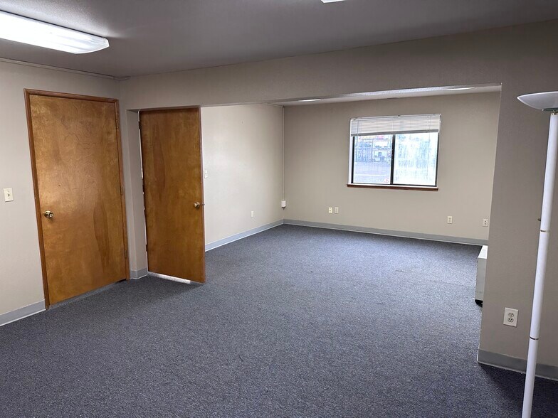 More Photos Of 32054 Old Highway 34, Tangent Warehouse For Lease